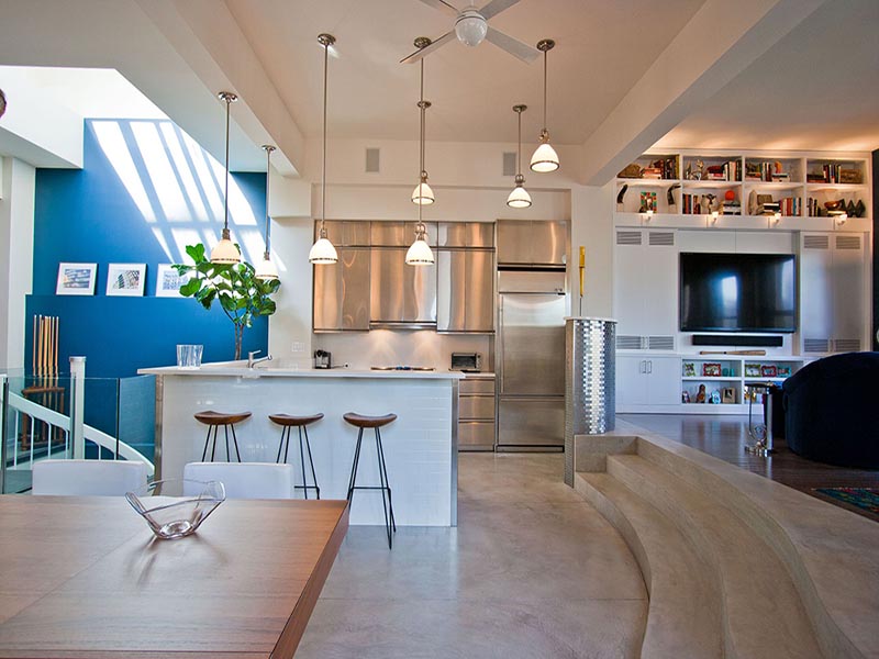 Thiết kế nội thất phòng khách liền bếp thông minh trong việc tận dụng giếng trời